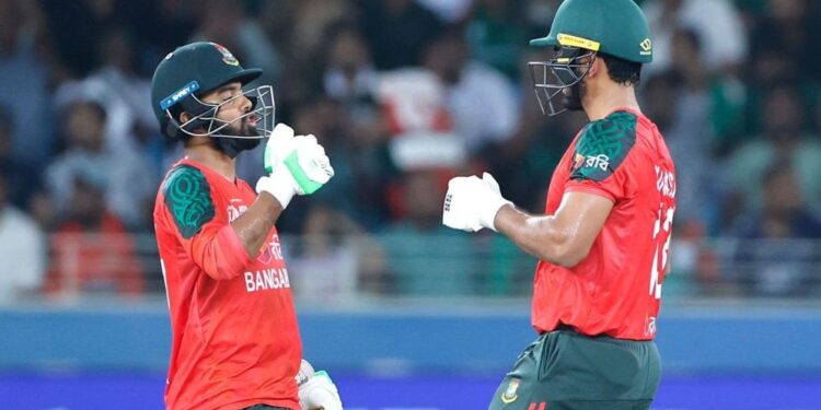রুদ্ধশ্বাস লড়াইয়ে শ্রীলঙ্কাকে হারিয়ে শুভসূচনা বাংলাদেশের