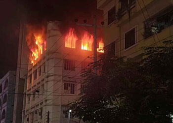 মিরপুরে বহুতল ভবনে আগুন, নিয়ন্ত্রণে ফায়ার সার্ভিসের ৬ ইউনিট
