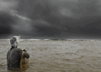 বাংলাদেশ: যেখানে ধোঁয়ার সাথে মিশে যায় সমুদ্র