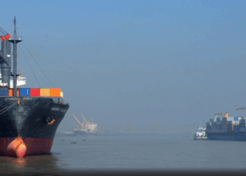 চট্টগ্রাম বন্দরে ১২০০ টন কাঁচামাল বোঝাই জাহাজ ডুবি