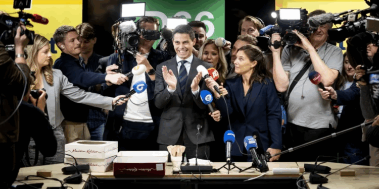 নেদারল্যান্ডসে কেন্দ্রপন্থী ডি৬৬–এর ঐতিহাসিক জয়, রব জেটেন হতে পারেন দেশের সর্বকনিষ্ঠ প্রধানমন্ত্রী