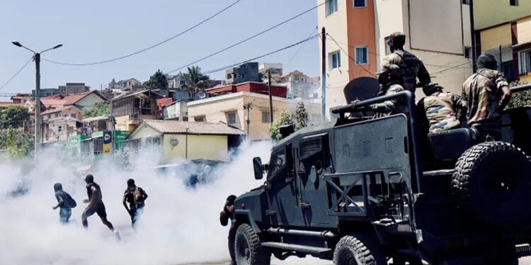 তরুণদের নেতৃত্বে উত্তাল মাদাগাস্কার: প্রেসিডেন্টের পদত্যাগ দাবিতে সহিংস আন্দোলন