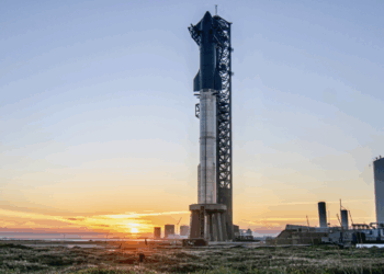 চাঁদে ফেরার দৌড়ে নাসা কি পিছিয়ে পড়ছে? সোমবার উৎক্ষেপণ হবে স্পেসএক্সের মেগারকেট