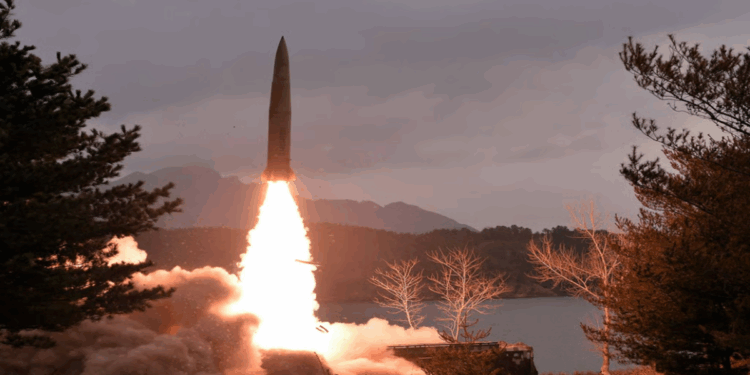 এপেক সম্মেলনের আগে একাধিক ব্যালিস্টিক ক্ষেপণাস্ত্র নিক্ষেপ করল উত্তর কোরিয়া