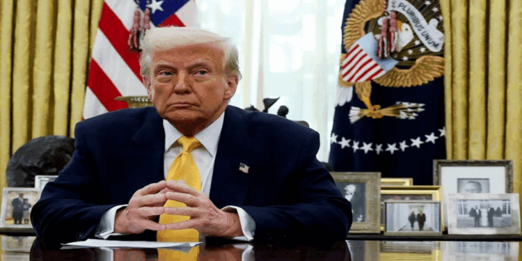 ‘আমেরিকা ফার্স্ট’ এখন ‘ট্রাম্প ফার্স্ট’: বৈশ্বিক প্রভাব বিস্তারে যুক্তরাষ্ট্রের প্রেসিডেন্টের নতুন কৌশল