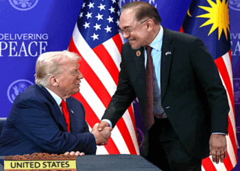 থাইল্যান্ড-কম্বোডিয়া ‘শান্তি চুক্তিতে’ ট্রাম্পকে সহায়তাকারী মালয়েশিয়ার নেতা আনোয়ার ইব্রাহিম কে?