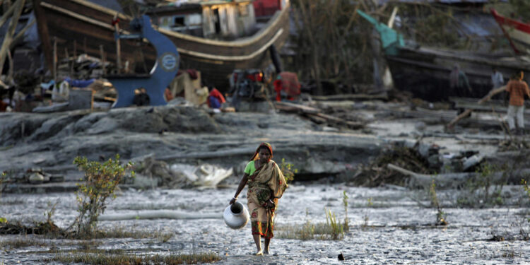 বাংলাদেশে জলবায়ু সংকট মোকাবেলায় ২০৩০ সালের মধ্যে ২৩২.৬ বিলিয়ন ডলারের ঘাটতি