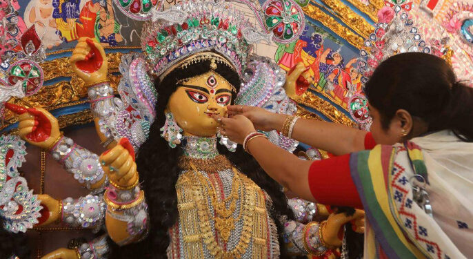 পাঁচ দিনের শারদ উৎসব শুরু; নিরাপত্তা বলয়ে আনন্দ আর ভক্তি