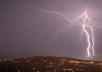 বজ্রপাতে দেশে আটজনের মৃত্যু