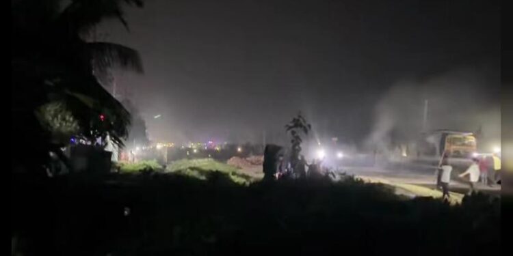 টর্চের আলো জ্বেলে ব্রাহ্মণবাড়িয়ায় সংঘর্ষ, আহত ৩০