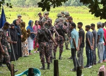 বিএসএফের মাধ্যমে দেশে ফিরলেন ১৯ বাংলাদেশি: হস্তান্তর চৌদ্দগ্রাম সীমান্তে