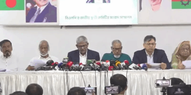 গণভোট নিয়ে সমালোচনায় মির্জা ফখরুল: “জাতীয় নির্বাচনের আগে গণভোট সম্পূর্ণ অপ্রয়োজনীয়”
