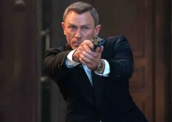 জেমস বন্ডের পোস্টার থেকে পিস্তল উধাও, সমালোচনার মুখে প্রাইম ভিডিও ইউকে