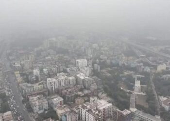 দূষণ সূচকে স্বস্তি ঢাকায়, লাহোর শীর্ষে