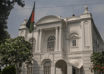 গুমের মামলায় গ্রেফতারি পরোয়ানাভুক্ত ১৫ সেনা কর্মকর্তাকে ট্রাইব্যুনালে হাজিরের তারিখ বুধবার; হাজিরের বিষয়ে সুনির্দিষ্ট তথ্য নেই প্রসিকিউশনের কাছে।