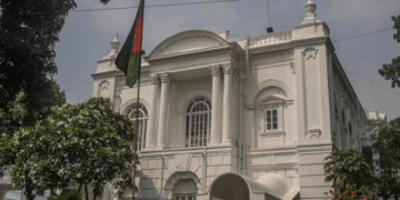 গুমের মামলায় গ্রেফতারি পরোয়ানাভুক্ত ১৫ সেনা কর্মকর্তাকে ট্রাইব্যুনালে হাজিরের তারিখ বুধবার; হাজিরের বিষয়ে সুনির্দিষ্ট তথ্য নেই প্রসিকিউশনের কাছে।