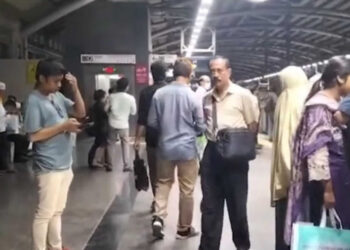 মেট্রো রেলে ঝাঁকুনি, কারওয়ান বাজার-আগারগাঁও চলাচল বন্ধ
