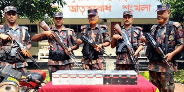 মৌলভীবাজার সীমান্তে বিজিবির অভিযানে ভারতীয় সিগারেট ও মোটরসাইকেল জব্দ