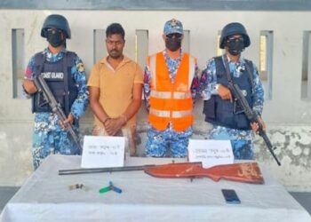 সুন্দরবনে যৌথ অভিযানে অস্ত্র ও গোলাবারুদসহ সন্দেহভাজন ডাকাত আটক