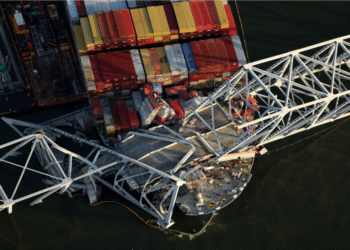 একটি ত্রুটিপূর্ণ তারেই ভেঙে পড়ে বাল্টিমোরের ঐতিহাসিক সেতু: তদন্ত প্রতিবেদনে উন্মোচন