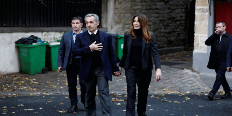 তিন সপ্তাহের কারাবাস শেষে মুক্তি পেলেন ফ্রান্সের সাবেক প্রেসিডেন্ট নিকোলা সারকোজি