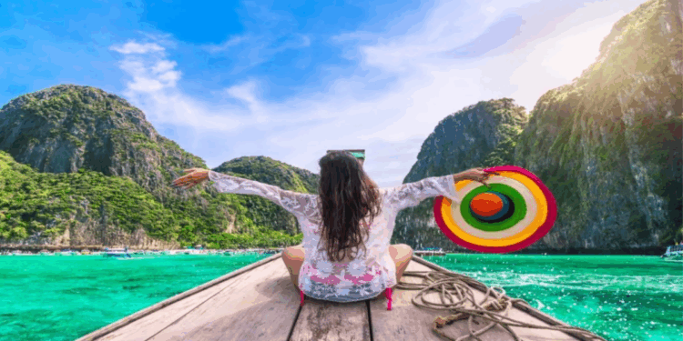 বিনা খরচে বিশ্ব ভ্রমণে তরুণরা