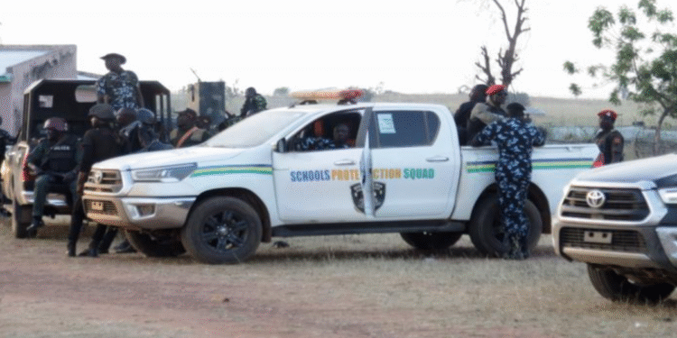 নাইজেরিয়ায় ক্যাথলিক স্কুলে হামলা অপহৃত দুই শতাধিক শিশুর আর্তনাদে শোকাহত দেশ