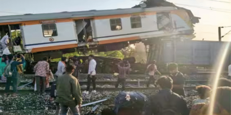 ভারতে যাত্রীবাহী ট্রেনের সঙ্গে পণ্যবাহী ট্রেনের সংঘর্ষে ১১ জন নিহত