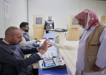 ইরাকে নিরাপত্তা বাহিনী ও বাস্তুচ্যুতরা দিচ্ছেন বিশেষ ভোট