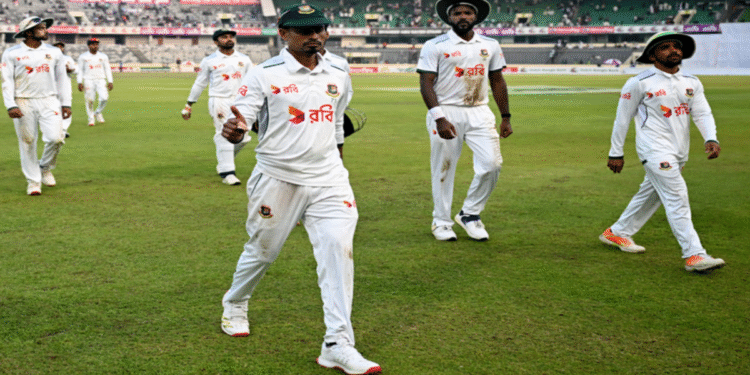 মাইলফলকের ম্যাচে দাঁড়িয়ে বাংলাদেশ, জয় এখন মাত্র চার উইকেট দূরে
