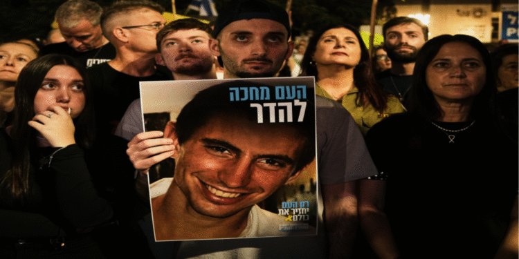 ১১ বছর পর গাজা থেকে ফেরত এলো নিহত ইসরায়েলি সেনার মরদেহ