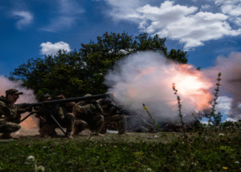 ইউক্রেনের ড্রোন হামলায় রাশিয়ার শহরজুড়ে বিদ্যুৎ বিপর্যয়, উত্তপ্ত সীমান্তে পাল্টা আগুন
