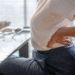 বসা অবস্থায় সালসা: কোমর ব্যথা কমাতে এক অলৌকিক ব্যায়াম
