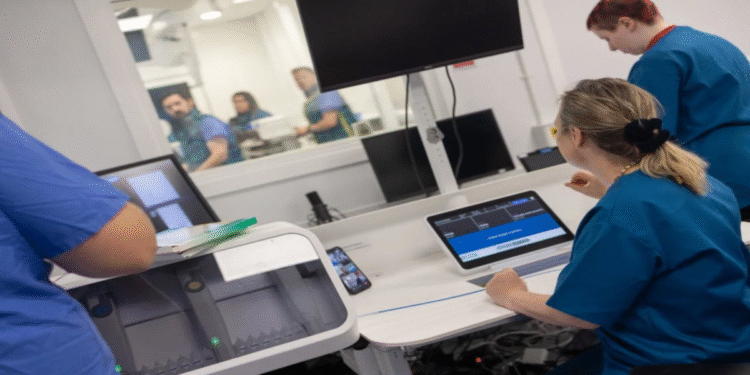 স্কটল্যান্ড ও আমেরিকার চিকিৎসকদের রোবটের ছোঁয়ায় বিশ্বে প্রথম স্ট্রোক সার্জারি