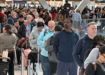 যুক্তরাষ্ট্রে সরকার বন্ধের জটিলতায় বিমান চলাচলে বিশৃঙ্খলা, হাজারো ফ্লাইট বাতিল
