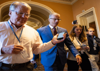 যুক্তরাষ্ট্রে ইতিহাসের দীর্ঘতম সরকার বন্ধের অবসানের পথে সিনেটের প্রথম পদক্ষেপ