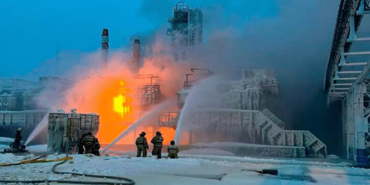 মস্কোর কাছে রুশ তেল শোধনাগারে ইউক্রেনের হামলা