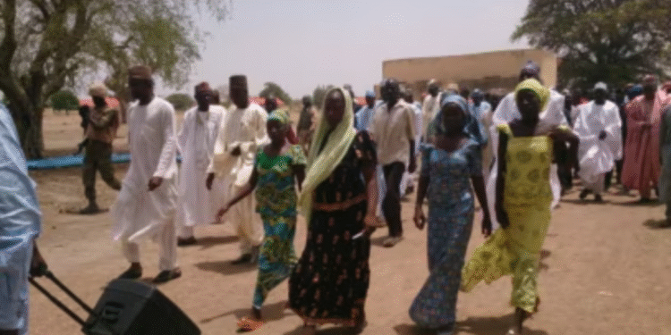 নাইজেরিয়ায় অপহৃত ২৫ স্কুলছাত্রীর খোঁজে মরিয়া অভিযানে নিরাপত্তা বাহিনী