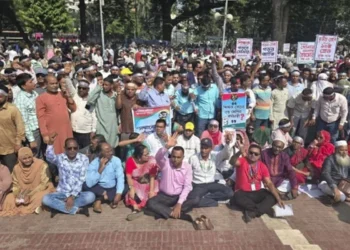 আজ থেকে সারাদেশে প্রাথমিক শিক্ষকদের অনির্দিষ্টকালের কর্মবিরতি, বন্ধ ৬৫ হাজারের বেশি স্কুল