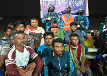 পশুর নদীতে ইঞ্জিন বিকল, ৪২ যাত্রীকে উদ্ধার করলো কোস্টগার্ড