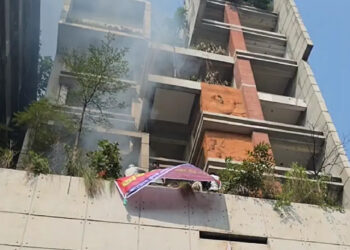 আওয়ামী লীগের কেন্দ্রীয় কার্যালয়ে আগুন