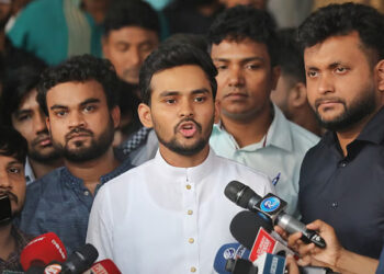 ঢাকা থেকে নির্বাচন করব, পদত্যাগ নির্ভর করছে সরকারের সিদ্ধান্তের ওপর: আসিফ মাহমুদ