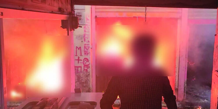 নবীনগরে আগুনে পুড়লো ২ গুদাম