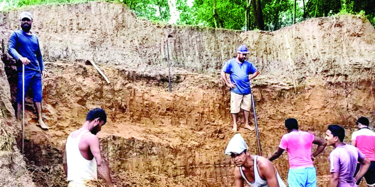 লোহাগাড়ায় বসতঘর নির্মাণে রাতের আঁধারে পাহাড় কাটা চলছে