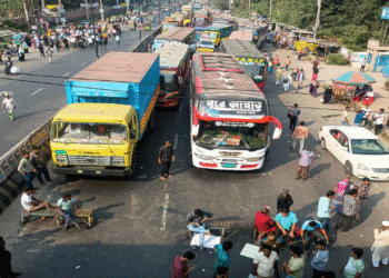 ঢাকা-আরিচা মহাসড়কে জাহাঙ্গীরনগর শিক্ষার্থীদের অবরোধ