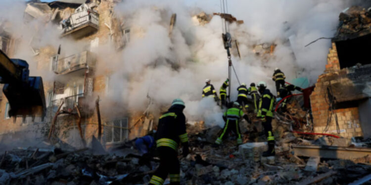 রাতভর রুশ হামলায় ইউক্রেনে নিহত ১১