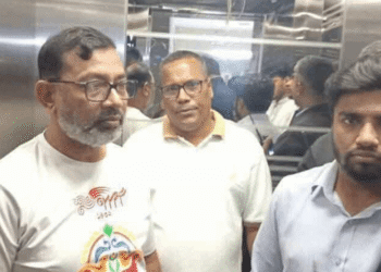 শেখ হাসিনার রায়ের বিরুদ্ধে পোস্ট দেওয়ায় ঢাবির ডেপুটি রেজিস্ট্রার আটক