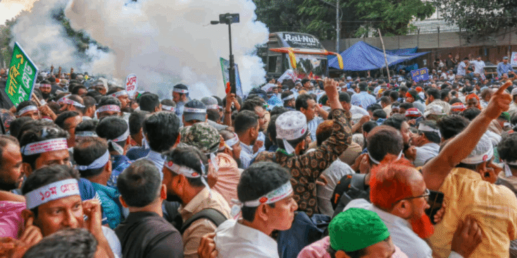 রবিবার থেকে কর্মবিরতিতে যাচ্ছেন প্রাথমিক শিক্ষকরা