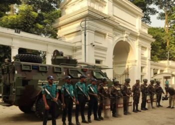 শেখ হাসিনার রায়কে কেন্দ্র করে ট্রাইব্যুনালে সেনা মোতায়েনের চিঠি পাঠালো সুপ্রিম কোর্ট প্রশাসন