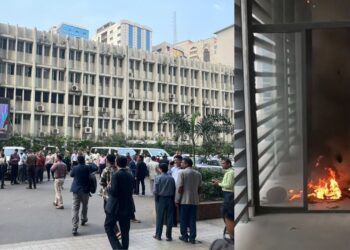 সচিবালয়ের নতুন ভবনে ফায়ার হুইসেল, ১০ তলায় ধোঁয়ায় আতঙ্কে কর্মকর্তারা